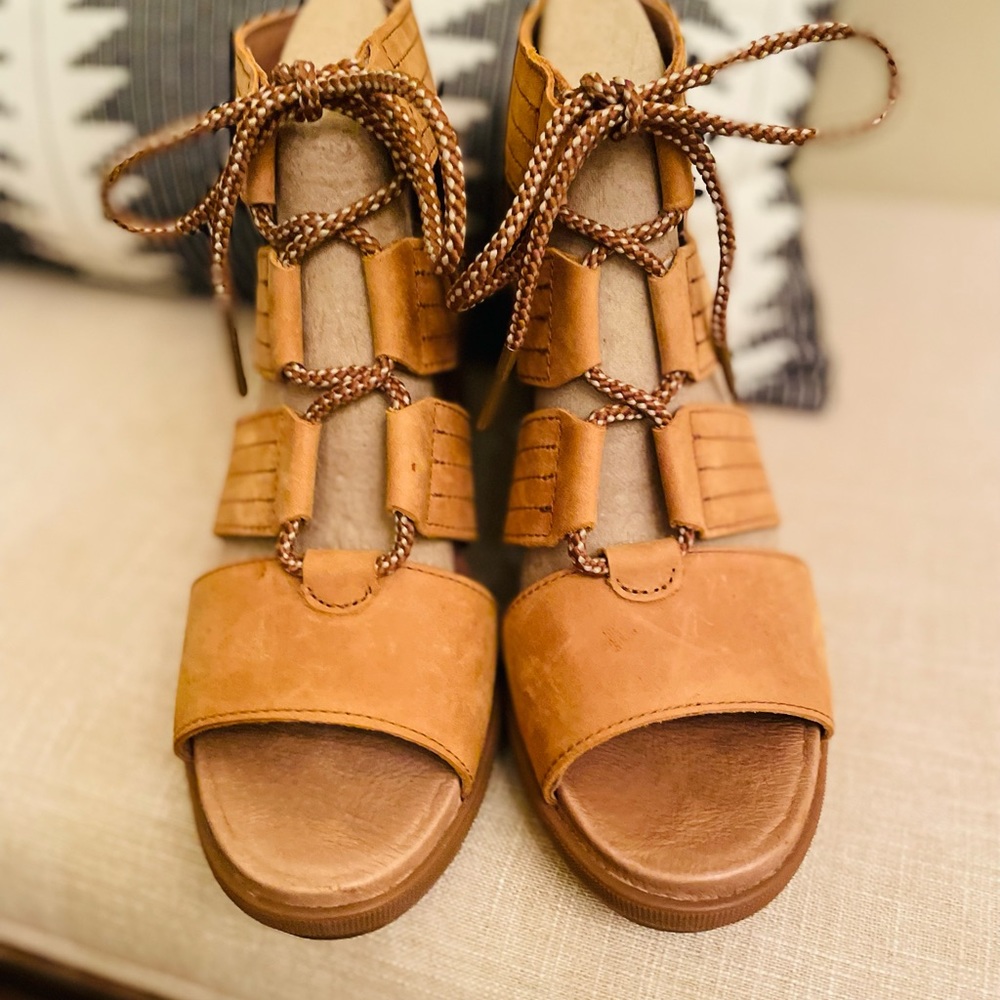 Sorel Wedge Sandel size 9